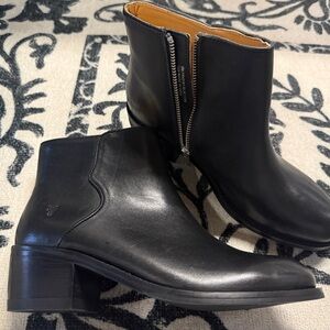 Frye Carson 2 Piping bootie